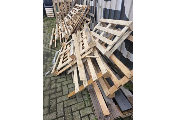 Gratis houten pallets - 20251205_120854