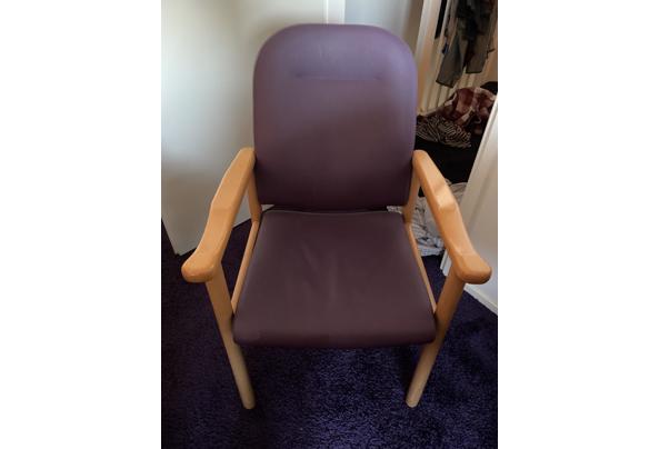  2 Stevige stoelen paarse bekleding  - image