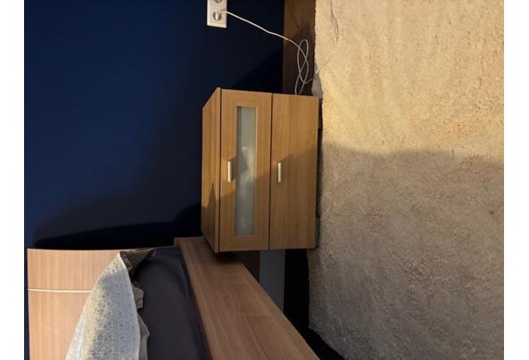 2-persoons bed met nachtkastje - foto-nachtkastje