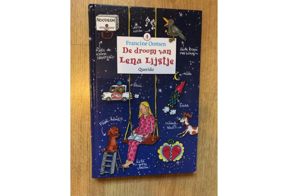 FRANCINE OOMEN : HOI VAKANTIE , EERSTE ZOEN , LENA LIJSTJE in Rijen