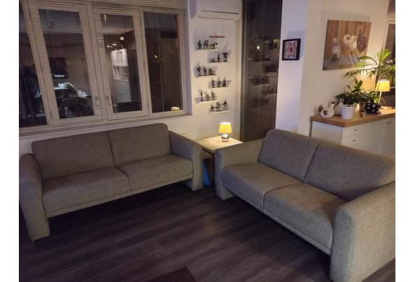 Gratis 2,5 en 3 zits bank - Gebruikt - 2025-12-02-19-57-27