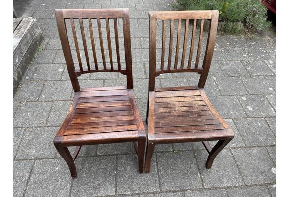 2 houten eettafel stoelen - 395DF8F2-A041-49F1-BE81-BE4B77F97F52