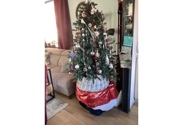 Kerstboom met versiering - 6617FB39-98EB-4440-AD8D-8EE0BC4753BE