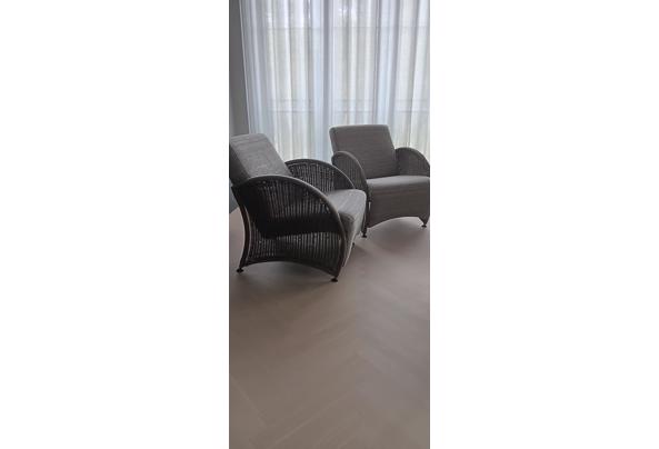 4 fauteuils (2 hoge en 2 lage rug, + glazen salontafel - 20231015_101431