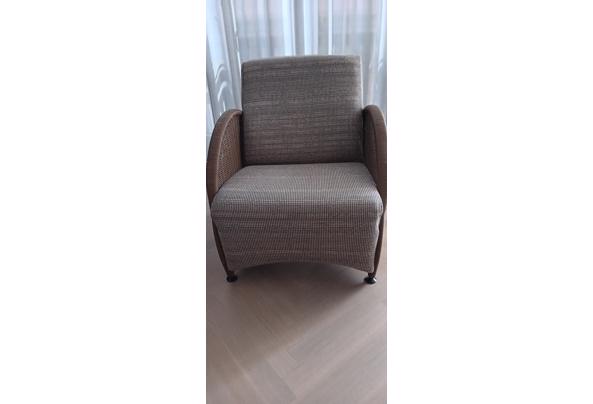 4 fauteuils (2 hoge en 2 lage rug, + glazen salontafel - 20231016_134129