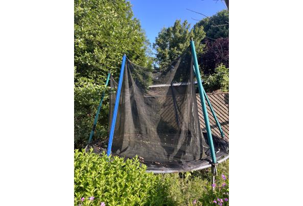 Trampoline voor in de tuin - 46AE101E-102D-49FF-A760-093502DF5BD3