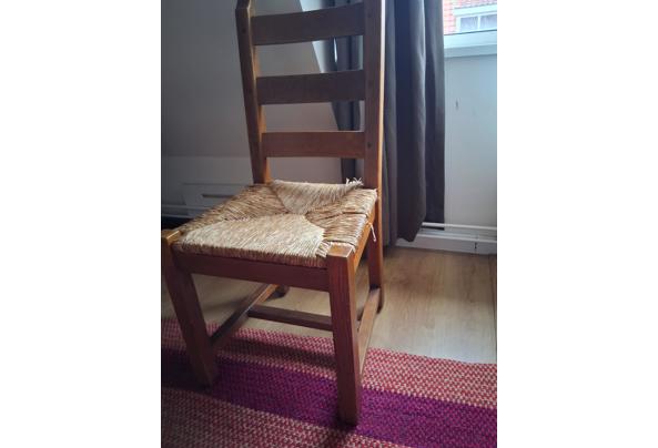 Drie houten stoelen - 20250723_084949