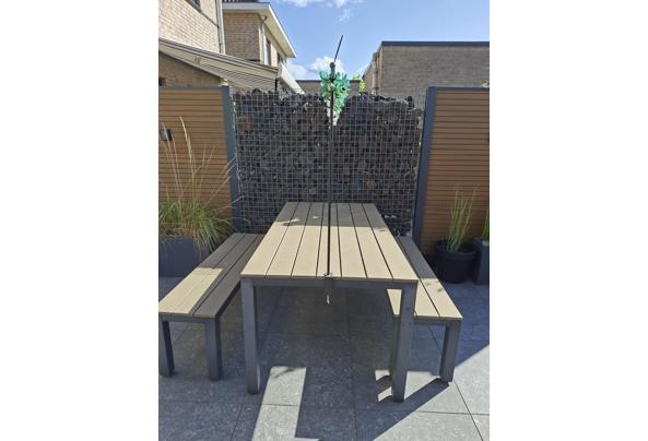 Tuintafel met 2 bankjes - 20260720_173736