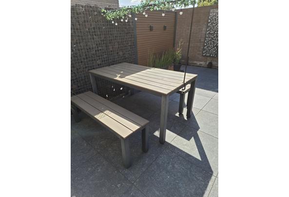Tuintafel met 2 bankjes - 20260720_173749