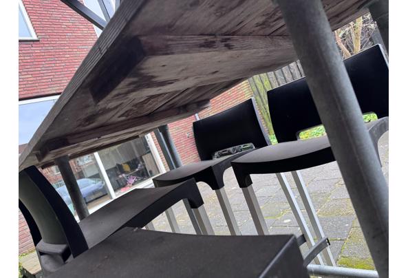 Buiten hoge tafel met stoelen - IMG_7686