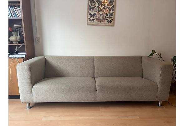 Bijenkorf bank beige stof zilveren poten - WhatsApp-Image-2026-04-11-at-02-00-19-(1)