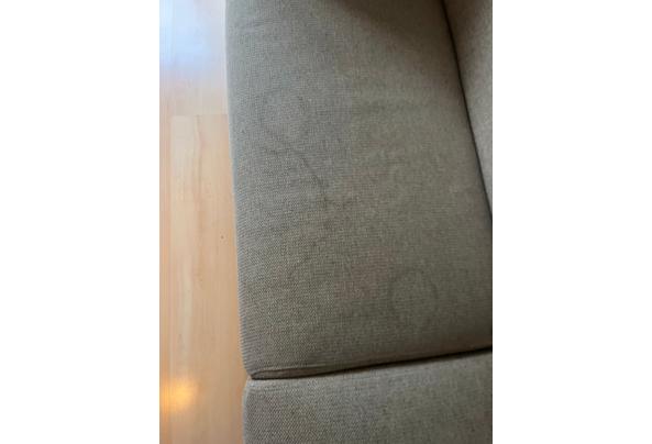 Bijenkorf bank beige stof zilveren poten - WhatsApp-Image-2026-04-11-at-02-00-20-(1)