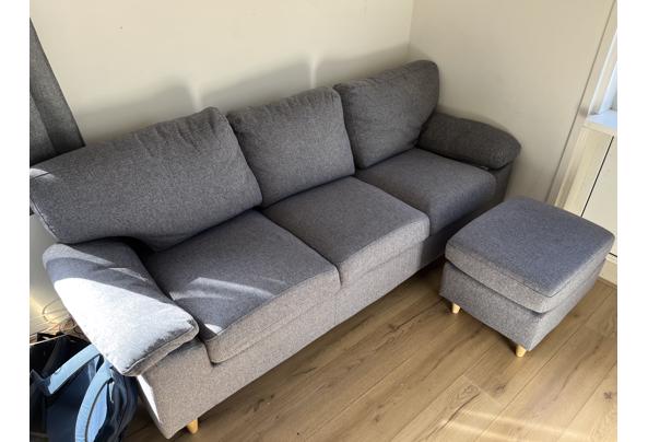 3-zits bank met poef gratis af te halen - 2539E724-6D13-4599-937F-B7623BCD7C18