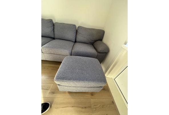 3-zits bank met poef gratis af te halen - A494D927-486D-47CB-BA7B-025642517BFB