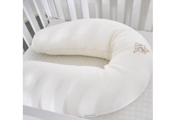 WIE HEEFT EEN VOEDINGSKUSSEN/ZWANGERSCHAPSKUSSEN VOOR MIJ? - kussen