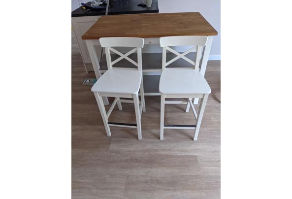 Barblok met twee stoelen in het wit  - PXL_20210730_121106514
