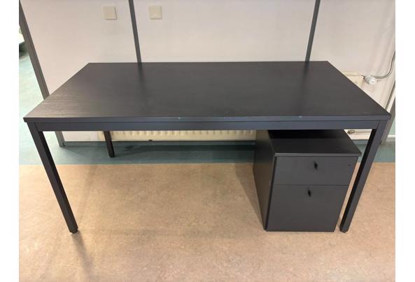 2x zwart bureau met metalen frame (kantoor) - Bureau-2 2x zwart bureau met metalen frame (kantoor) - Bureau-2