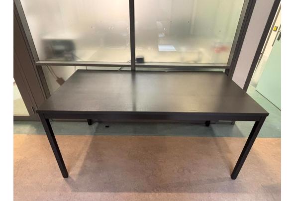 2x zwart bureau met metalen frame (kantoor) - Bureau-4 2x zwart bureau met metalen frame (kantoor) - Bureau-4