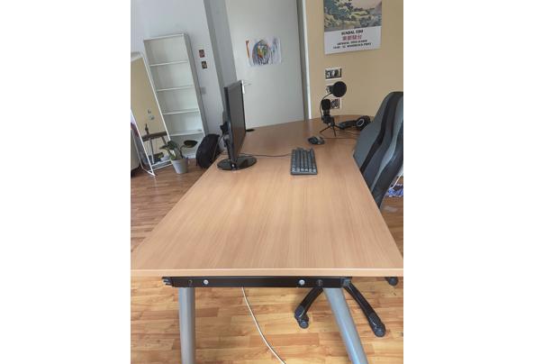 Mooi groot bureau - 3A04E501-6F1D-4718-8224-E390DF99FC5E