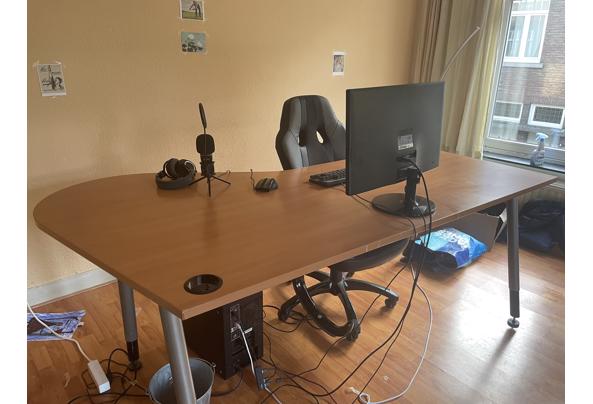 Mooi groot bureau - DD4CC6FA-DCD4-4EB6-A415-DE7811D96F32