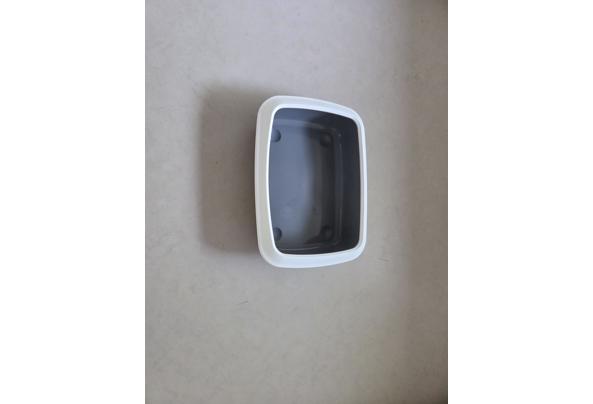 Twee vrijwel ongebruikte kattentoiletten - 20260926_181118