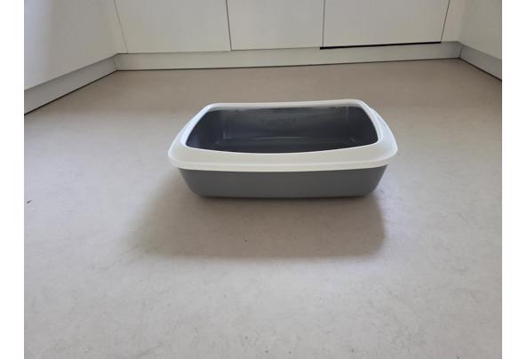 Twee vrijwel ongebruikte kattentoiletten - 20260926_181122