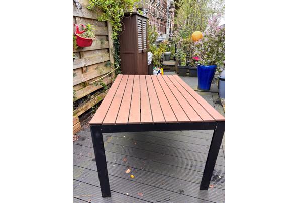 Tuintafel (chip van zijkant) 160x100cm tafelblad, ongeveer 80cm hoog.  - 10a3a2bf-f3ba-4ced-a967-149f5c61e474