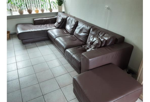 3 zits chocolade bruine leren bank met longchair en voetenbank (hocker) - 20210521_111258