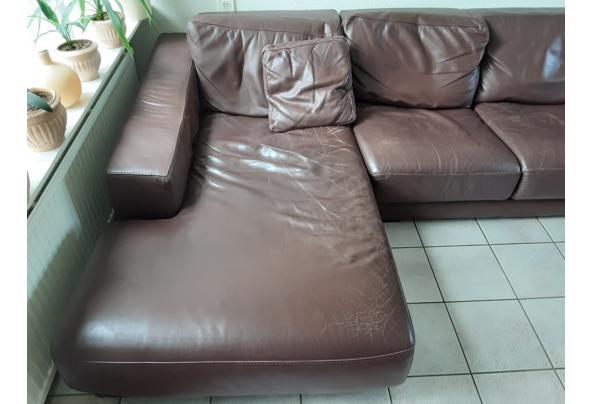 3 zits chocolade bruine leren bank met longchair en voetenbank (hocker) - 20210521_111331