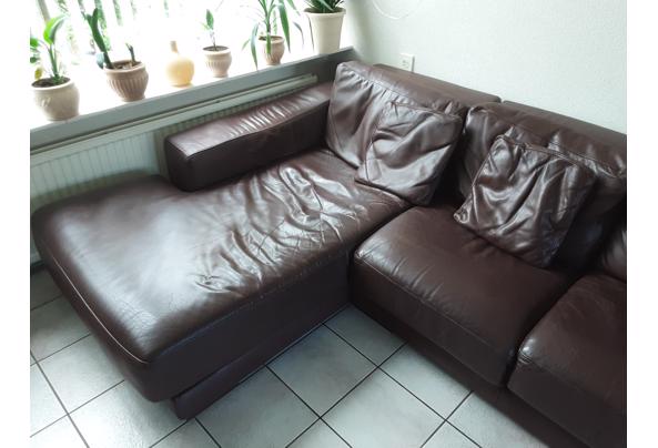 3 zits chocolade bruine leren bank met longchair en voetenbank (hocker) - 20210521_111609