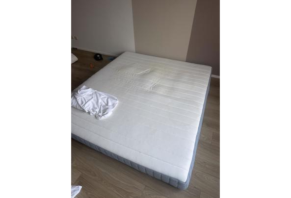 Matras met paar vlekken 180x200 - image