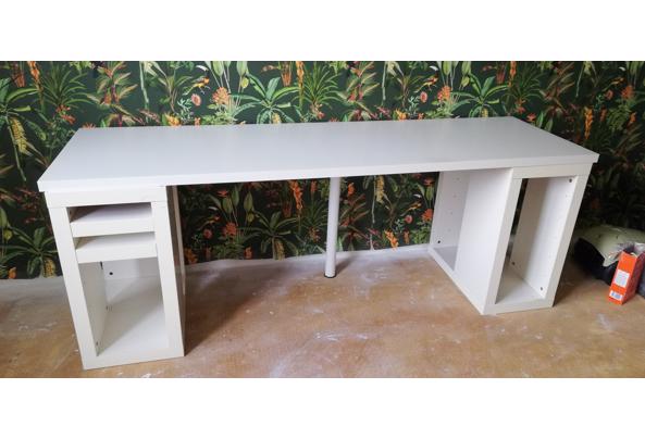 Ikea bureau, kleur wit. 200x60 cm, 75 cm hoog. Met extra steunpilaar en bedradingsrek.  - IMG_20240327_161213