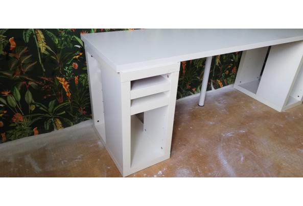 Ikea bureau, kleur wit. 200x60 cm, 75 cm hoog. Met extra steunpilaar en bedradingsrek.  - IMG_20240327_161218