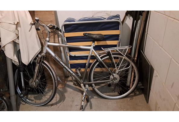 Twee heren fietsen om op te knappen - B68AC0CE-6197-4A6B-A467-25257CCCDDD6