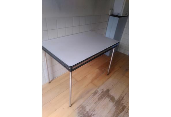 Uittrektafel kunststof met metalen frame - IMG_20251126_101617