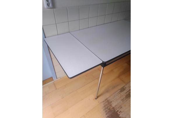 Uittrektafel kunststof met metalen frame - IMG_20251126_101638