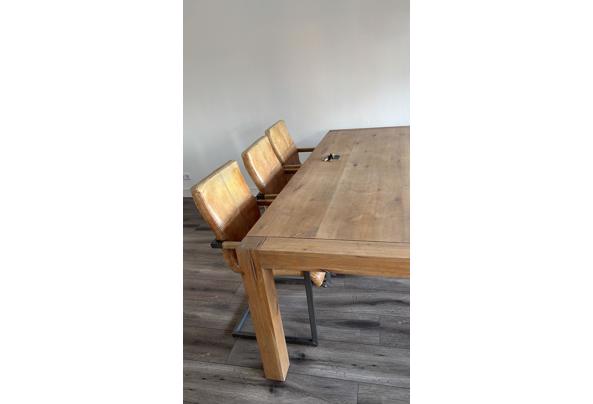 Robuust eiken eetkamertafel - 74F3FD8F-8A52-4A3A-9817-7C106D46EA5C