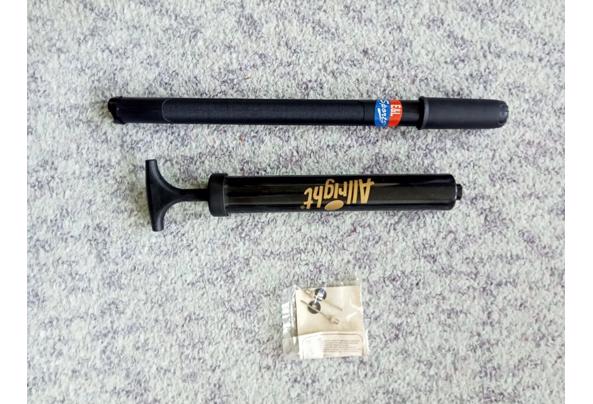 2 ballenpompen met naald - ballenpomp