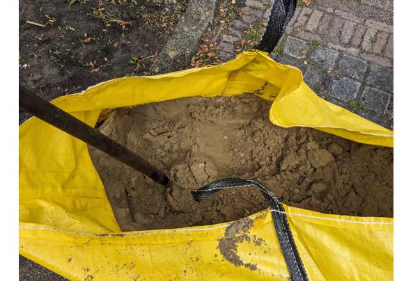ruim een halve kuub geel zand - PXL_20250801_123523965