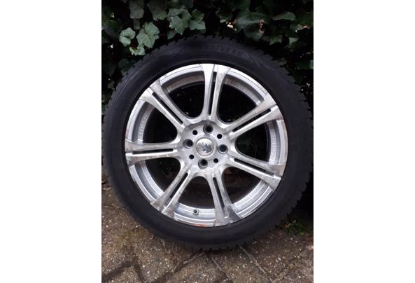 Velgen met winterbanden - 25c14fd6-3129-4514-9acf-501db78fc033