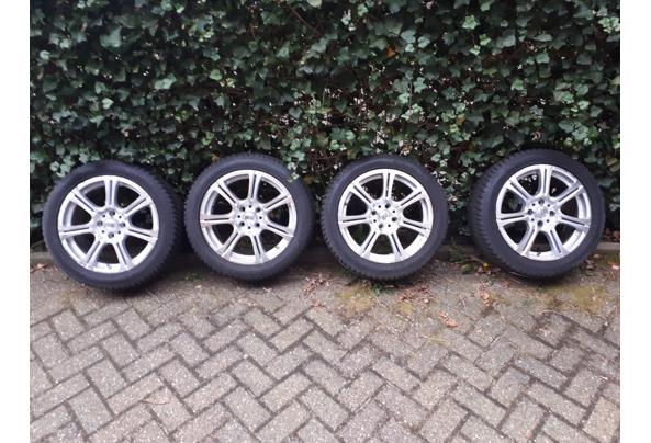 Velgen met winterbanden - 4f950510-aaf8-489c-ab43-40f1ebff75f6