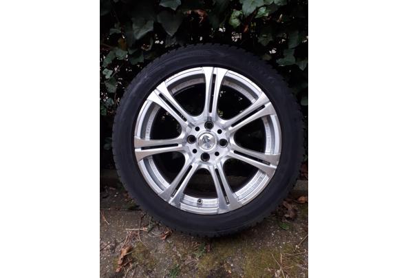 Velgen met winterbanden - 6ab2739d-2528-4ec9-b6de-543030db9292