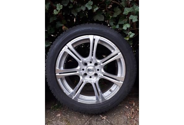 Velgen met winterbanden - 9974a27d-aaab-4f62-9e5d-7b089b9f8268