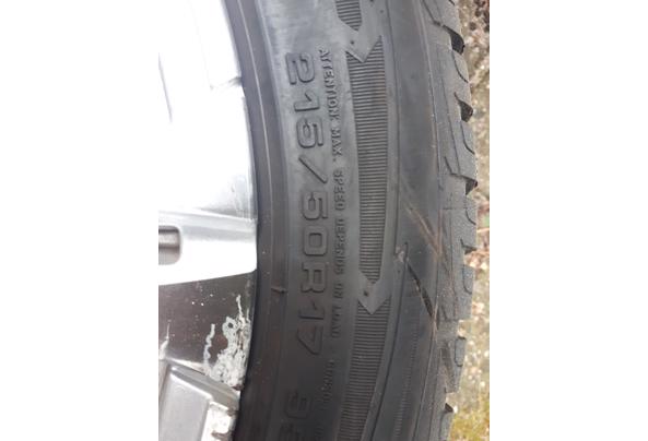 Velgen met winterbanden - b13d392b-699a-450b-91a0-0bb7dc38bbf9