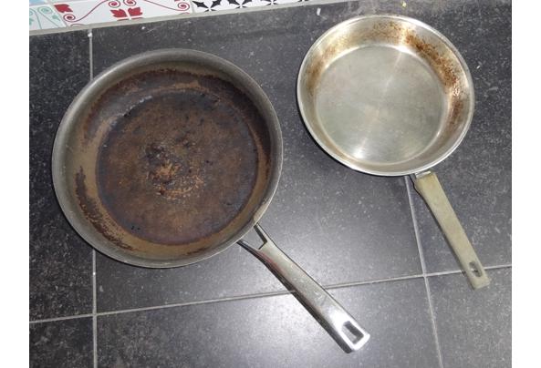 Negen pannen: koekenpannen braadpan steelpan - DSC06225