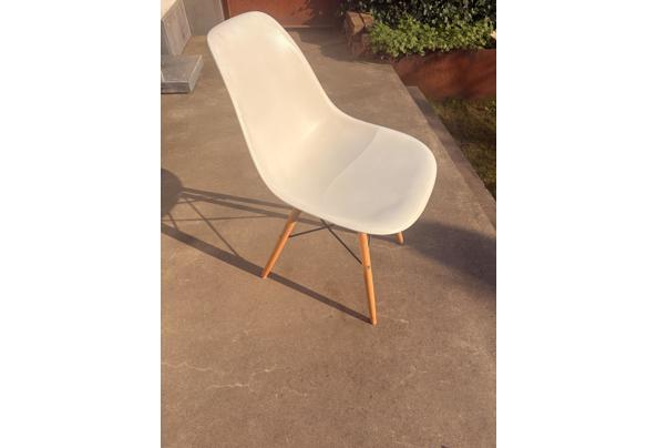 3 witte kuipstoelen met 4 houten poten - IMG_4629