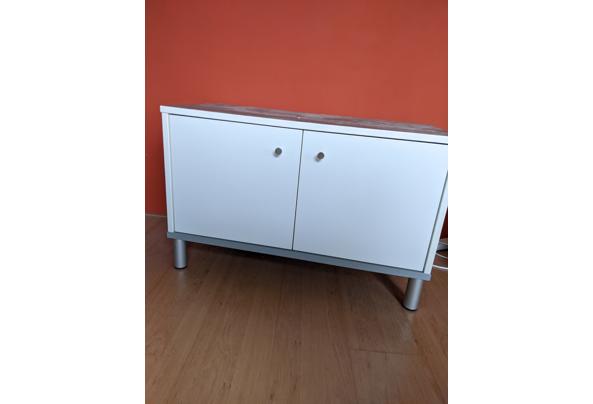 Witte lage kast met houtlook blad - PXL_20260503_140706127