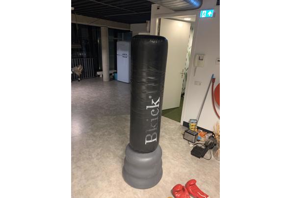 Box zak BKick met stevige poot en 2 paar bokshandschoenen. - E1723D26-AE16-4FF9-876F-18AF57847EFE