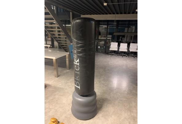 Box zak BKick met stevige poot en 2 paar bokshandschoenen. - F45ABF1B-8B71-47C3-9F18-531B9446C372