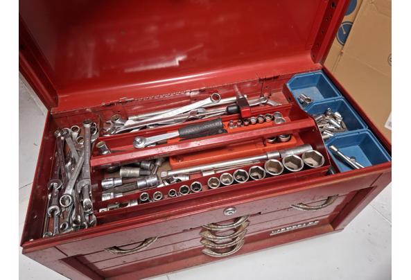 Bankschroef, kolomboor, volle trolley met gereedschap - 20250512_114122